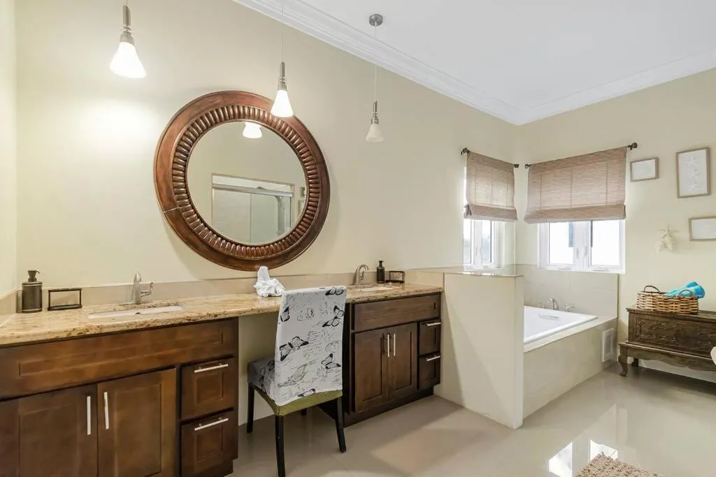 Image 2 of Blu Diamond Luxury Estate Home