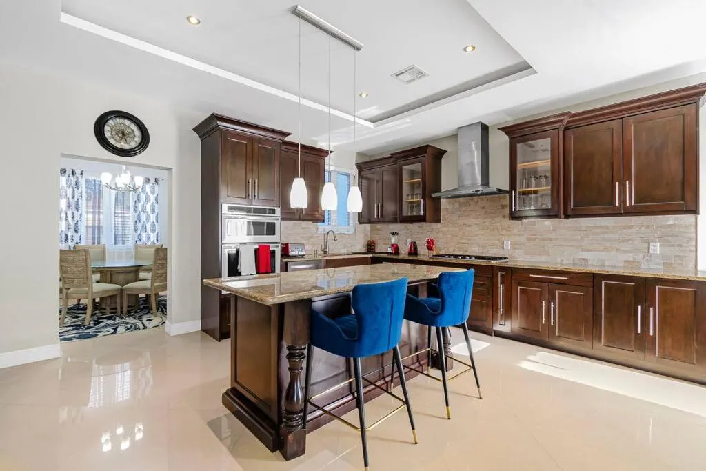 Image 4 of Blu Diamond Luxury Estate Home
