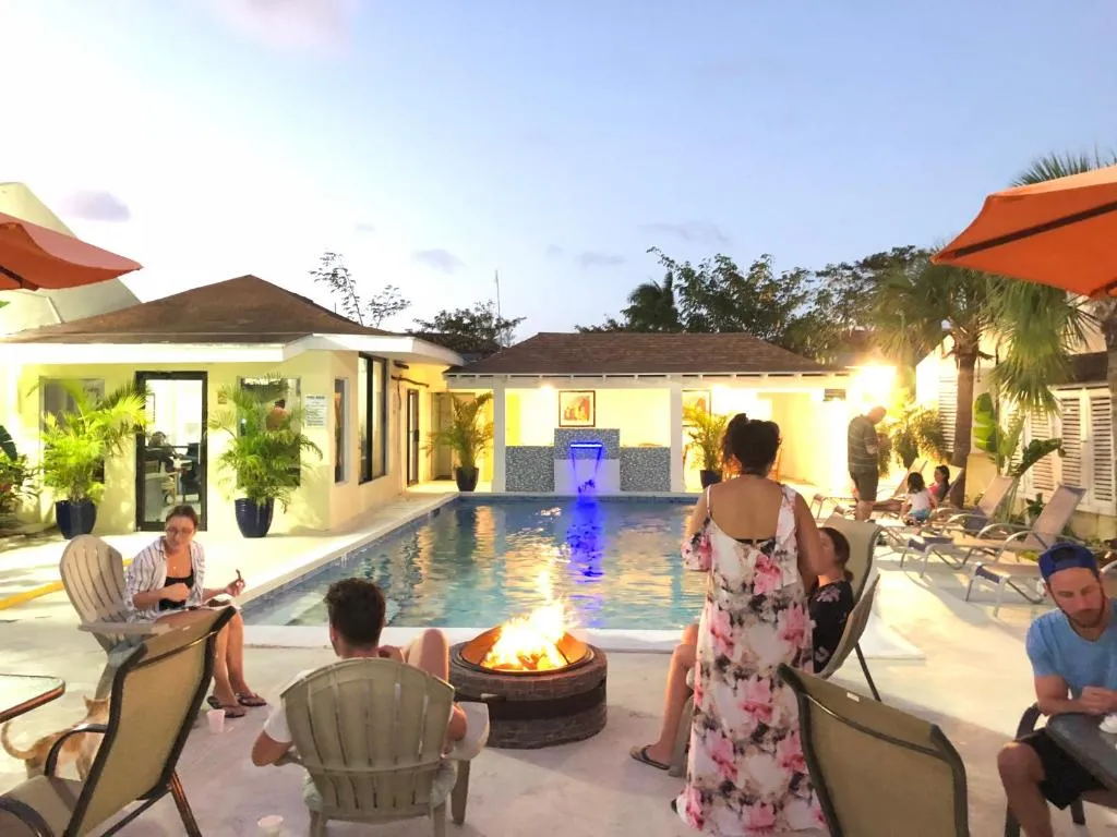 Image of Colony Club Inn & Suites