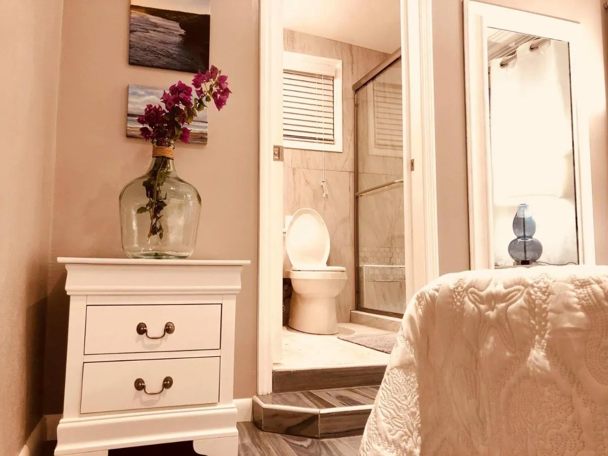 Image 2 of Elegant Marble Suite #6