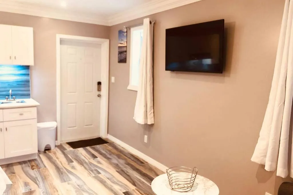 Image 2 of King & Queen Suite #7