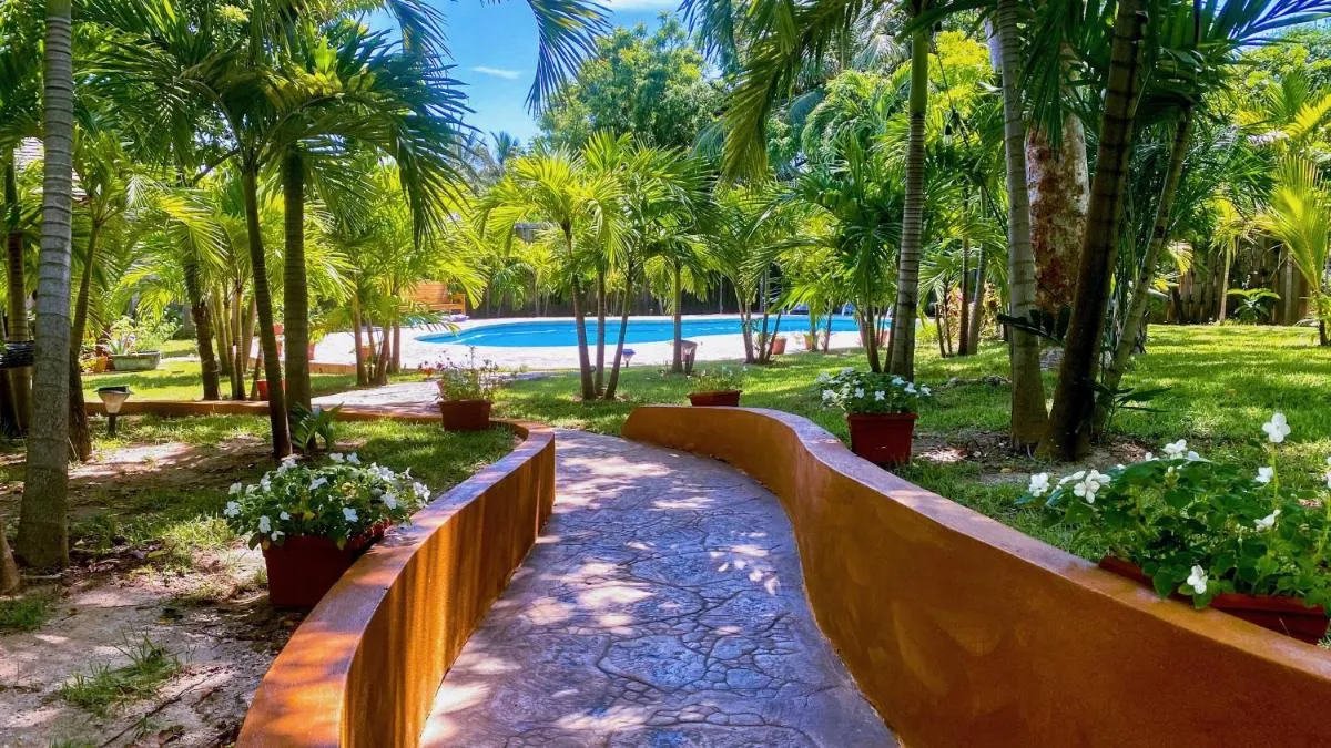 Image 3 of Seaside Family Oasis, King Bed, Private Pool, with Car