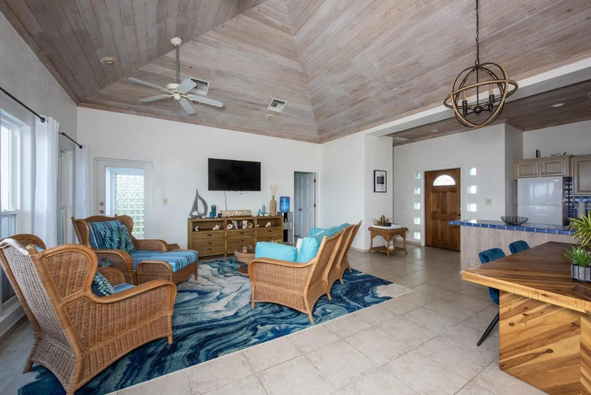 Image 5 of Aqua Vista home
