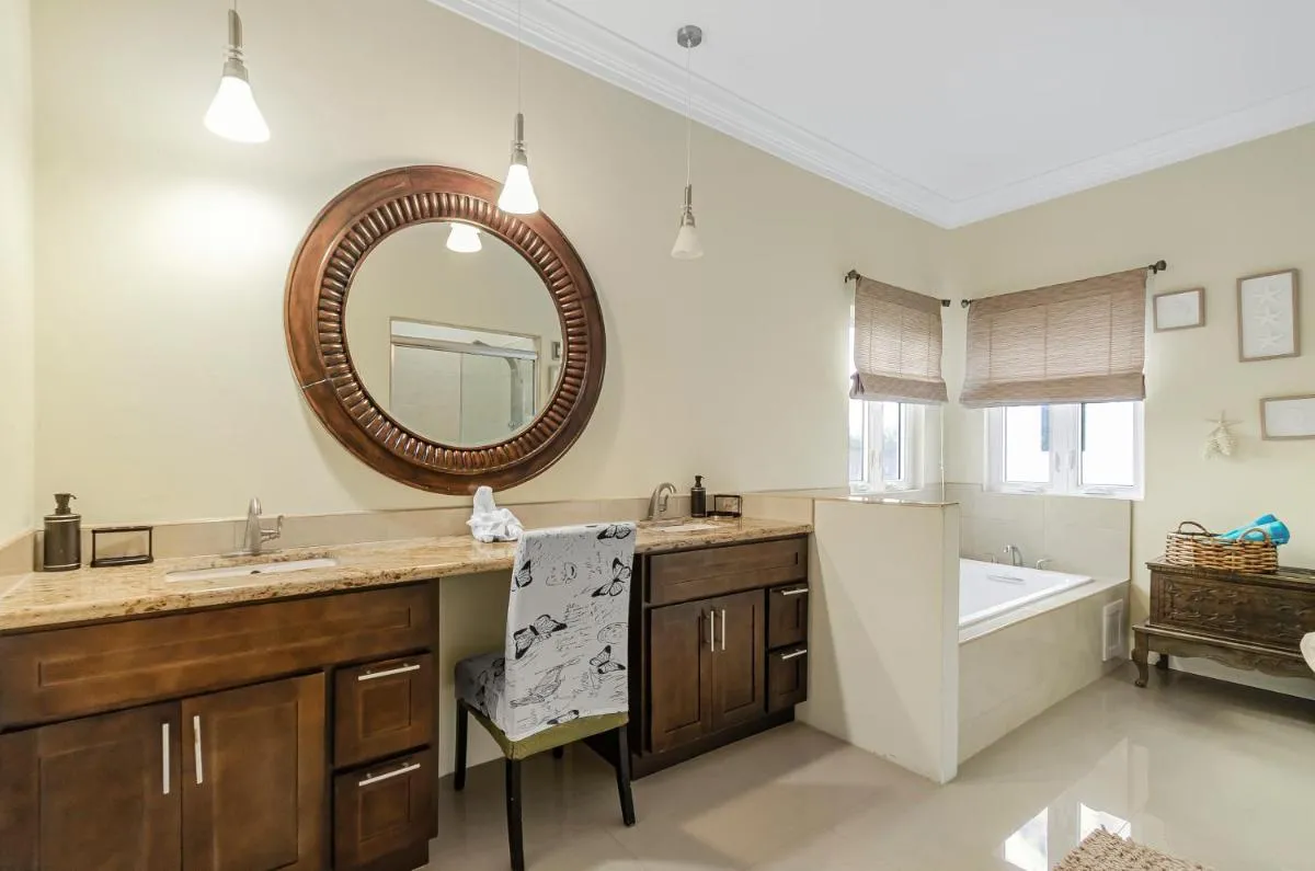 Image 4 of Blu Diamond Luxury Estate