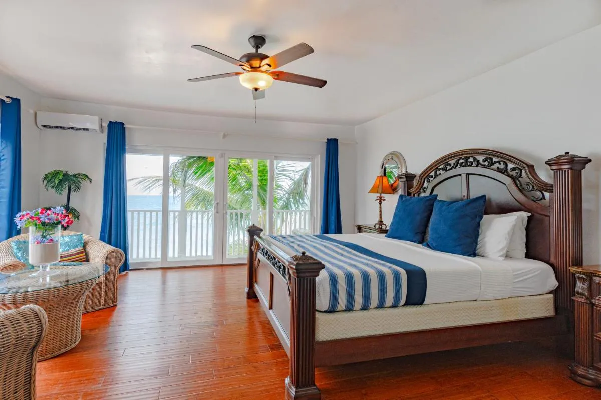 Image 6 of Caprice 14 – Oceanfront Villa – Gated Community with Pool