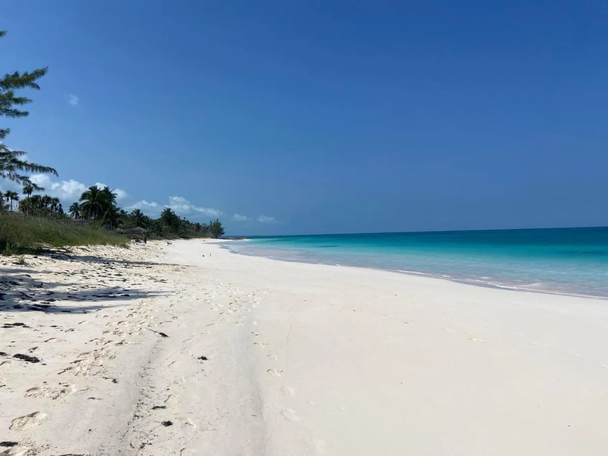 Image 6 of Eleuthera Retreat – Villa & Cottages on pink sand beachfront