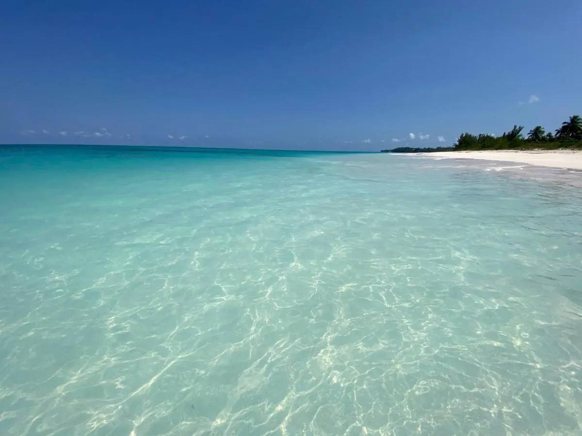 Image 2 of Eleuthera Retreat – Villa & Cottages on pink sand beachfront
