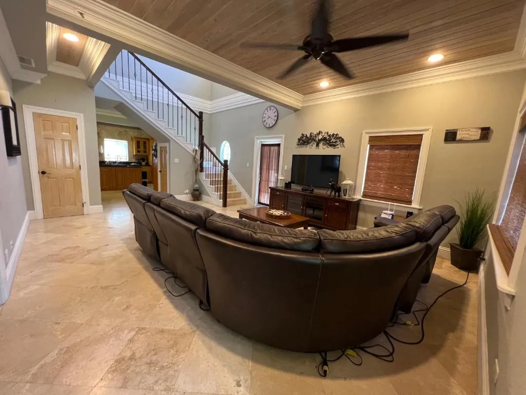 Image of Hidden Gem Exuma – KING BED master suite and central air