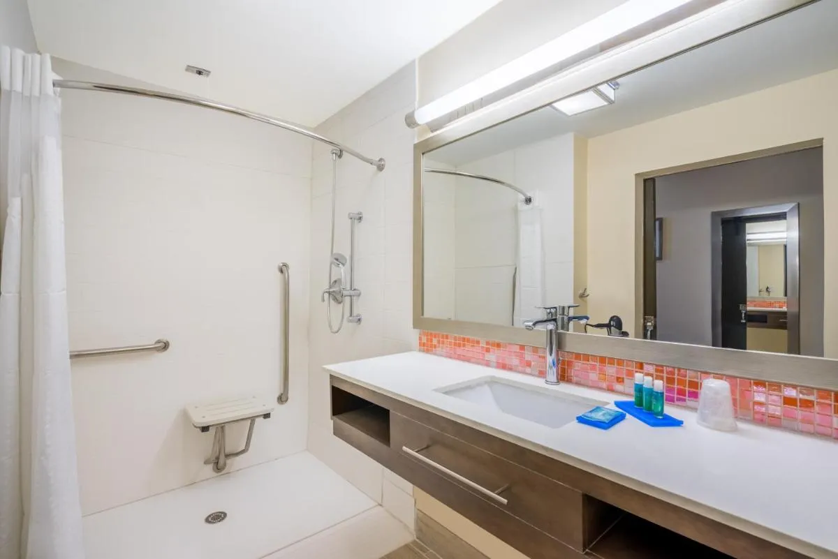 Image 6 of Holiday Inn Express & Suites Nassau by IHG