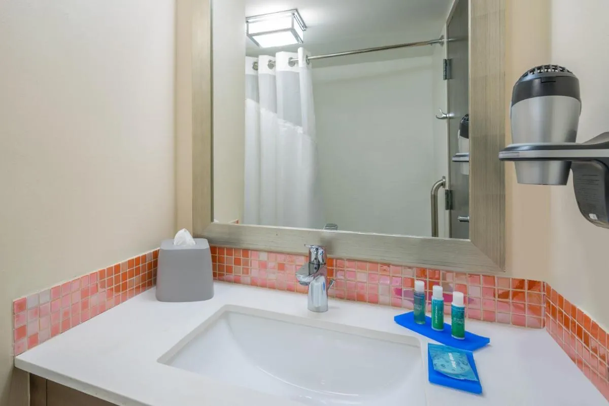 Image 4 of Holiday Inn Express & Suites Nassau by IHG