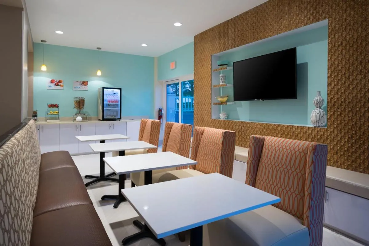 Image 2 of Holiday Inn Express & Suites Nassau by IHG