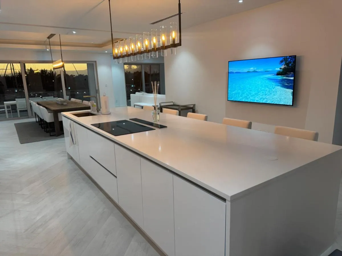 Image 5 of New Luxury Waterfront Condo, Palm Cay, The Bahamas