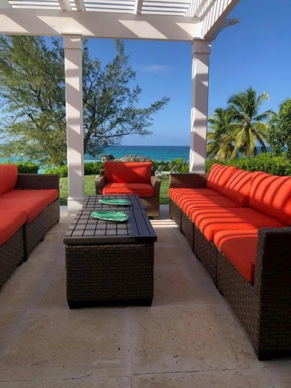 Image 4 of On the Rocks home
