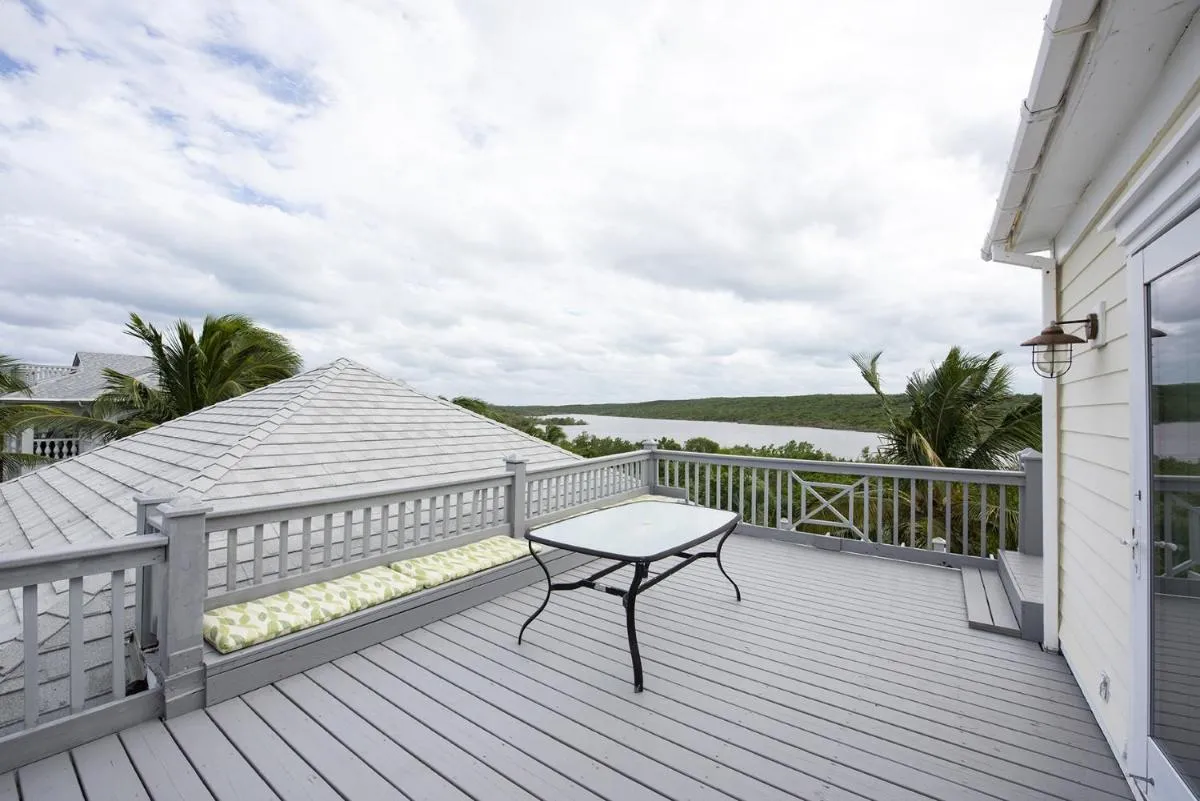 Image 5 of Salty Dolphin home