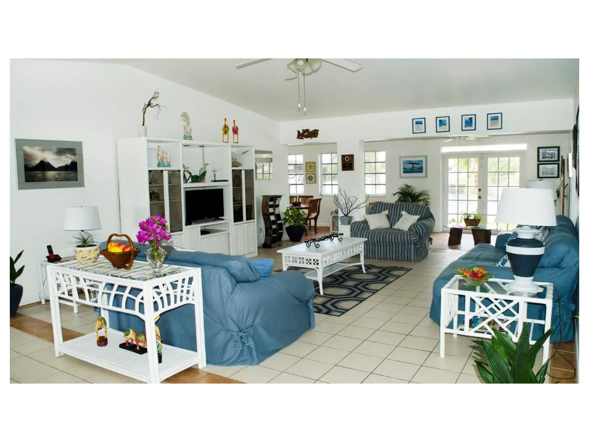 Image 3 of Silver Point Villa
