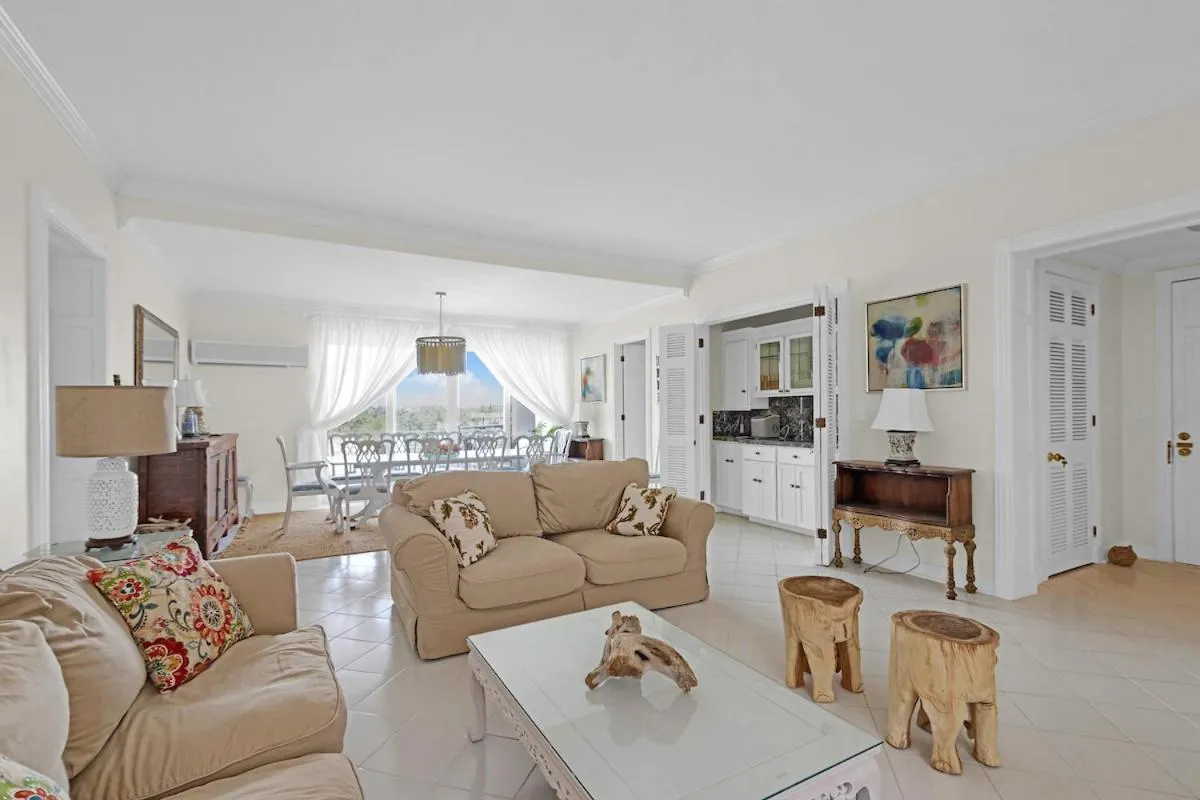 Image 1 of Wave Song – Stunning apartment on beach with pool