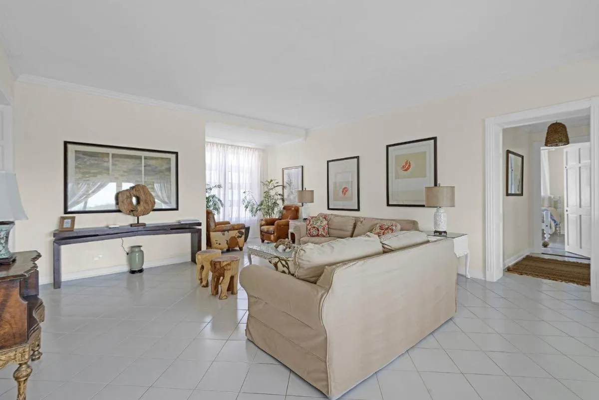 Image 2 of Wave Song – Stunning apartment on beach with pool