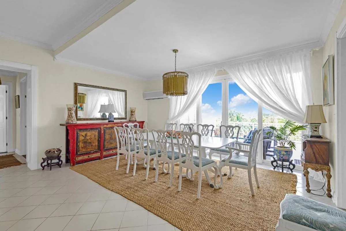 Image 4 of Wave Song – Stunning apartment on beach with pool