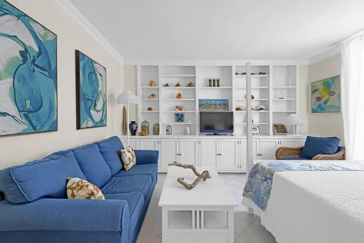 Image 6 of Wave Song – Stunning apartment on beach with pool