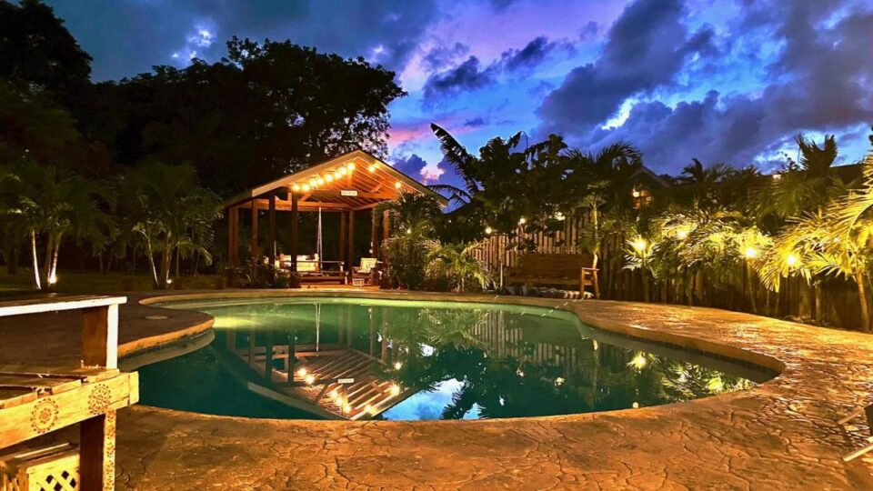Seaside Family Oasis, King Bed, Private Pool, with Car